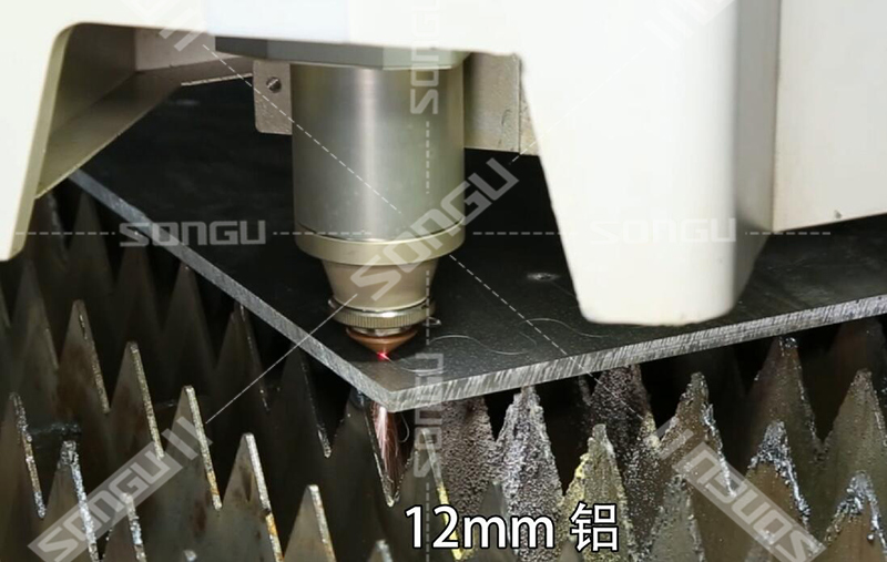 大功率光纖激光切割機切割鋁板工件